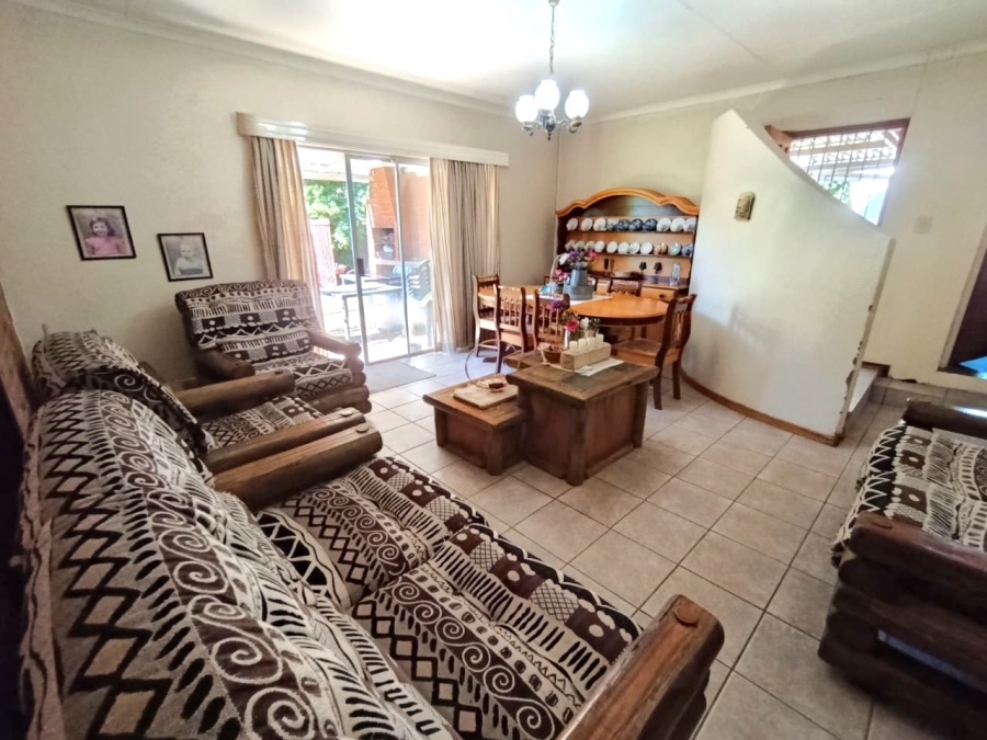 4 Bedroom Property for Sale in Langenhovenpark Free State